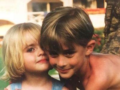 Maxence Danet-Fauvel is hugging Agathe Danet-Fauvel.